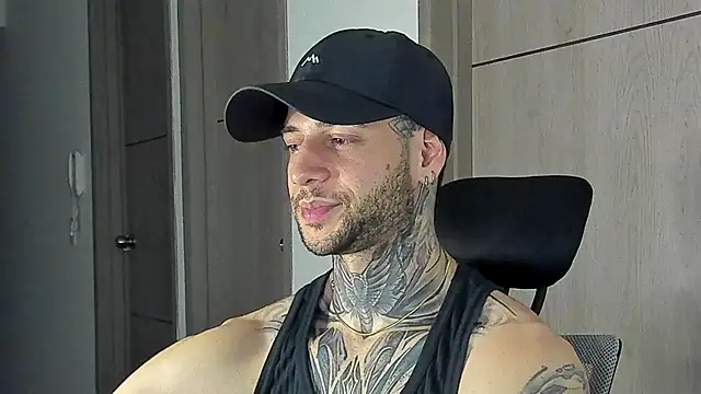 Snapshot of _jamesleandros1 chatting on September 11, 2:22 am jamesleandros1 online show from September 11, 2:22 am