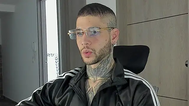 Snapshot of _jamesleandros1 chatting on September 11, 10:21 pm jamesleandros1 online show from September 11, 10:21 pm