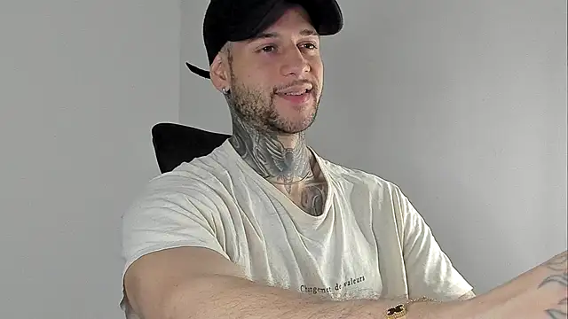 Snapshot of _jamesleandros1 chatting on September 27, 4:39 am jamesleandros1 online show from September 27, 4:39 am