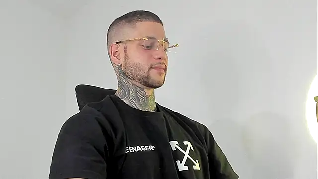 Snapshot of _jamesleandros1 chatting on September 30, 2:05 am jamesleandros1 online show from September 30, 2:05 am