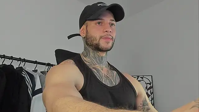 Snapshot of _jamesleandros1 chatting on October 11, 5:11 pm jamesleandros1 online show from October 11, 5:11 pm