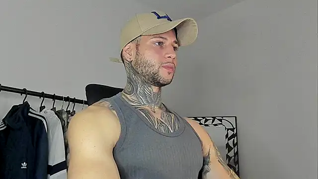 Snapshot of _jamesleandros1 chatting on October 25, 2:30 am jamesleandros1 online show from October 25, 2:30 am