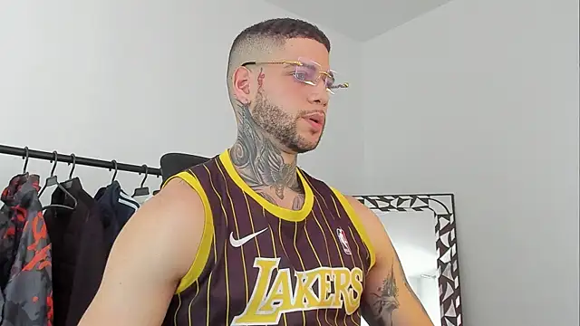 Snapshot of _jamesleandros1 chatting on October 30, 4:19 pm jamesleandros1 online show from October 30, 4:19 pm