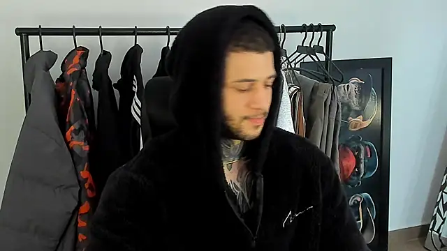 Snapshot of _jamesleandros1 chatting on December 3, 2:48 pm jamesleandros1 online show from December 3, 2:48 pm