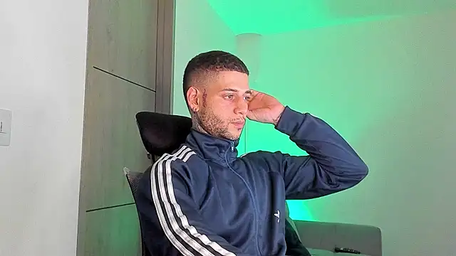  jamesleandros1 online show from April 23, 3:30 am