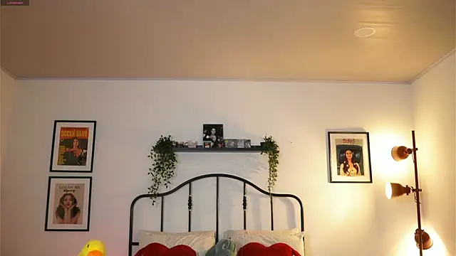 julesbennet online show from February 22, 1:13 pm