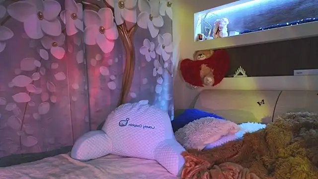 Snapshot of Malika_uAngel chatting on January 21, 10:30 pm Malika uAngel online show from January 21, 10:30 pm