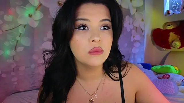 Snapshot of Malika_uAngel chatting on February 8, 1:22 am Malika uAngel online show from February 8, 1:22 am