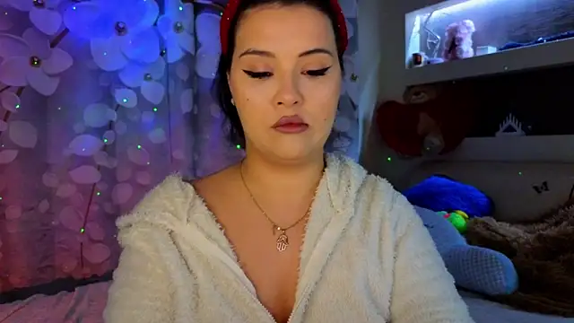 Snapshot of Malika_uAngel chatting on February 9, 9:17 pm Malika uAngel online show from February 9, 9:17 pm