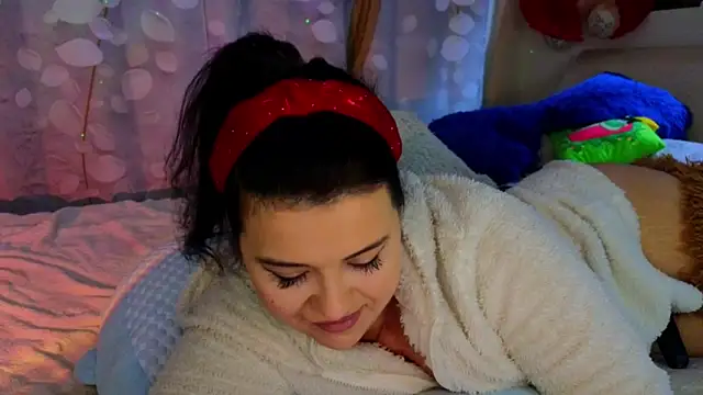 Snapshot of Malika_uAngel chatting on February 10, 12:19 am Malika uAngel online show from February 10, 12:19 am
