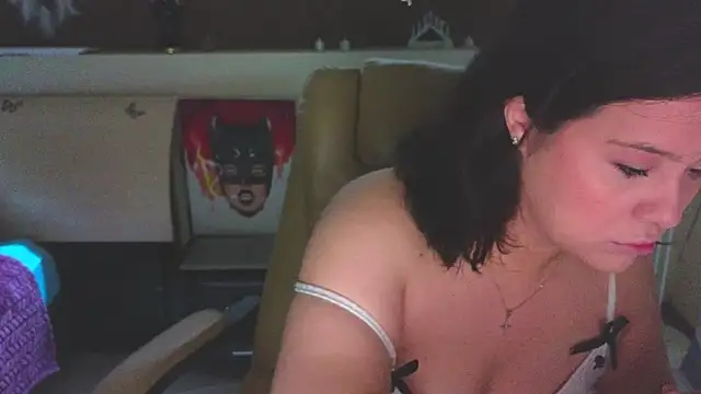 Snapshot of Malika_uAngel chatting on October 22, 1:39 am Malika uAngel online show from October 22, 1:39 am