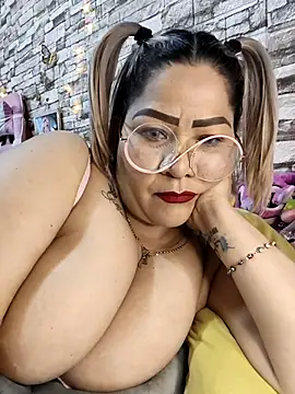 Dalessa Bigtits online show from April 16, 9:04 pm