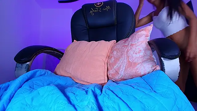 Snapshot of naomi_kyse chatting on May 22, 3:02 am naomi kyse online show from May 22, 3:02 am