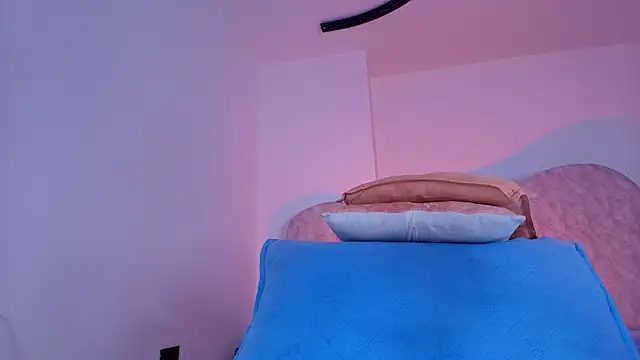 Snapshot of naomi_kyse chatting on June 8, 3:07 am naomi kyse online show from June 8, 3:07 am