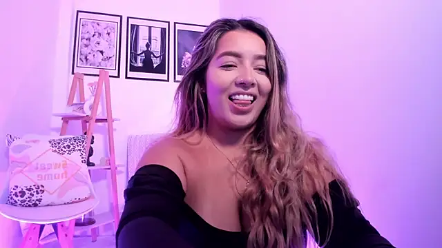 sofihill01 online show from April 21, 2:51 am