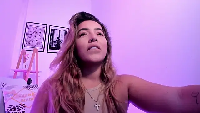 Snapshot of sofihill01 chatting on June 4, 6:47 pm sofihill01 online show from June 4, 6:47 pm