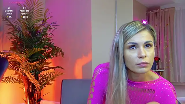 Avril Cyrus online show from October 28, 7:01 am