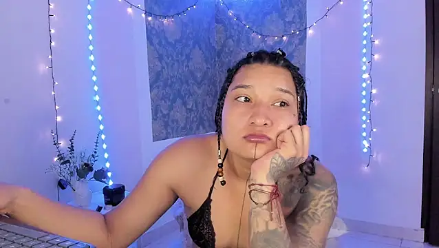 Eva Lee  online show from March 25, 8:20 am