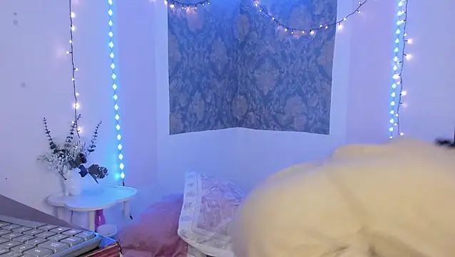 Eva Lee  online show from March 27, 11:10 am