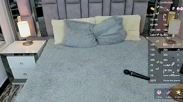 EMMAHILL1 online show from February 21, 10:48 pm