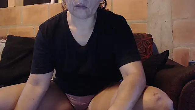 Snapshot of DevoraAmateur chatting on February 20, 11:42 am DevoraAmateur online show from February 20, 11:42 am