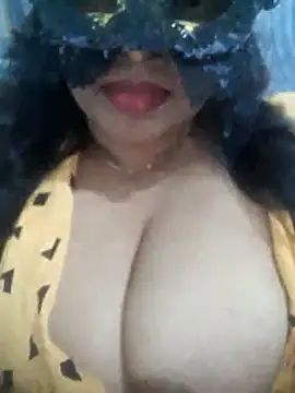 Snapshot of chubby_wife chatting on June 5, 2:45 pm chubby wife online show from June 5, 2:45 pm