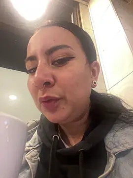 Abril Luv online show from September 27, 12:15 am