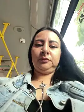 Abril Luv online show from April 21, 12:22 pm