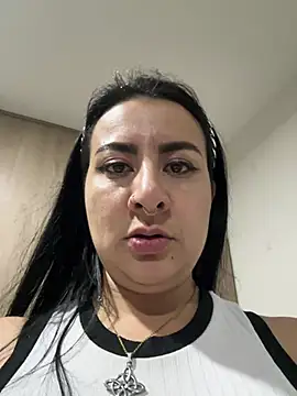 Abril Luv online show from April 23, 12:45 am