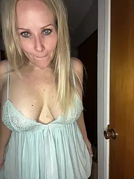 Snapshot of Sexual_Lovable_Doll chatting on March 23, 7:20 am Sexual Lovable Doll online show from March 23, 7:20 am