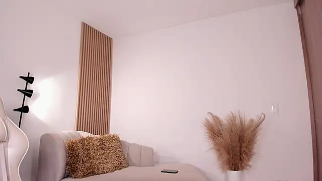 wandathompson  online show from January 28, 5:14 pm