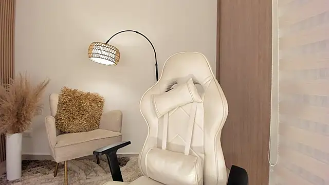 wandathompson  online show from September 30, 11:04 am