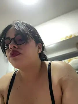 Snapshot of andra_rose chatting on January 7, 2:53 am andra rose online show from January 7, 2:53 am