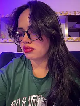 Snapshot of andra_rose chatting on January 12, 11:15 pm andra rose online show from January 12, 11:15 pm