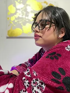 Snapshot of andra_rose chatting on January 18, 2:25 am andra rose online show from January 18, 2:25 am