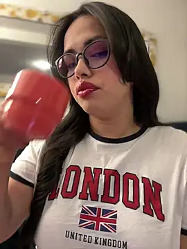 Snapshot of andra_rose chatting on March 10, 11:16 pm andra rose online show from March 10, 11:16 pm