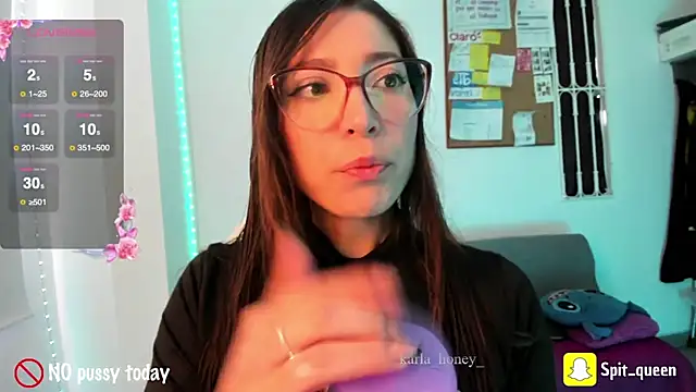 Snapshot of Spit_queen chatting on July 6, 3:25 pm Spit queen online show from July 6, 3:25 pm