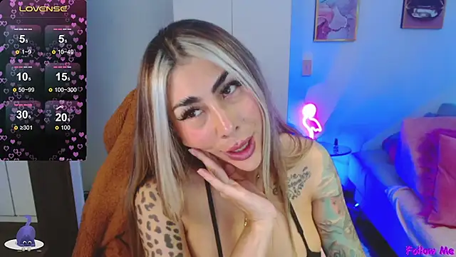 Snapshot of Martina_Dash chatting on January 22, 10:05 pm Martina Dash online show from January 22, 10:05 pm