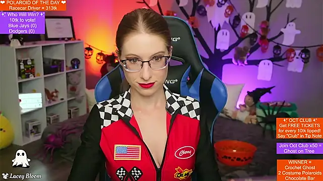 TheLaceyBloom online show from October 30, 1:29 am