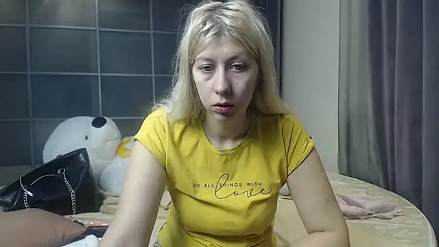 KyliePag online show from February 4, 7:51 am