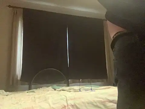 iwantutocum1X online show from February 15, 6:04 pm