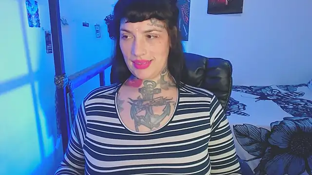 Snapshot of VampGirl1 chatting on December 5, 5:28 pm VampGirl1 online show from December 5, 5:28 pm