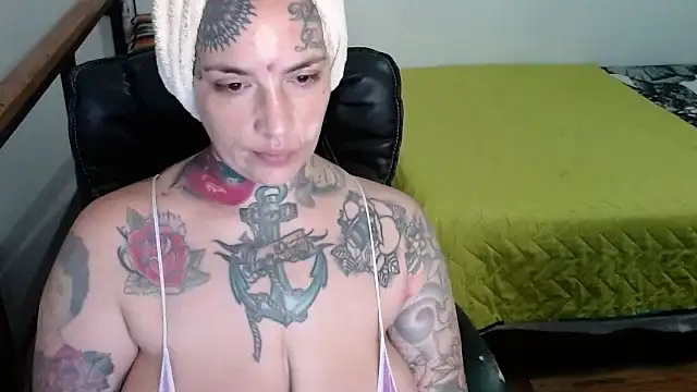 Snapshot of VampGirl1 chatting on January 16, 12:31 pm VampGirl1 online show from January 16, 12:31 pm