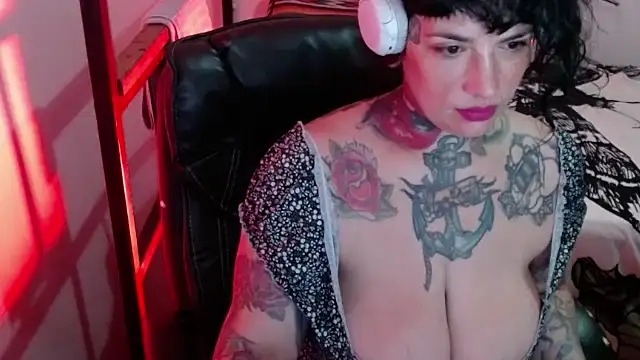 Snapshot of VampGirl1 chatting on January 27, 12:16 pm VampGirl1 online show from January 27, 12:16 pm