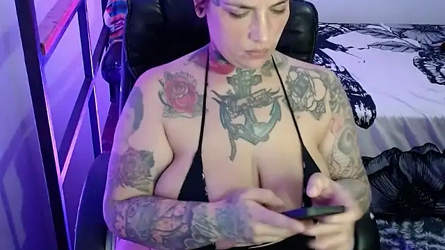 Snapshot of VampGirl1 chatting on February 7, 10:09 pm VampGirl1 online show from February 7, 10:09 pm