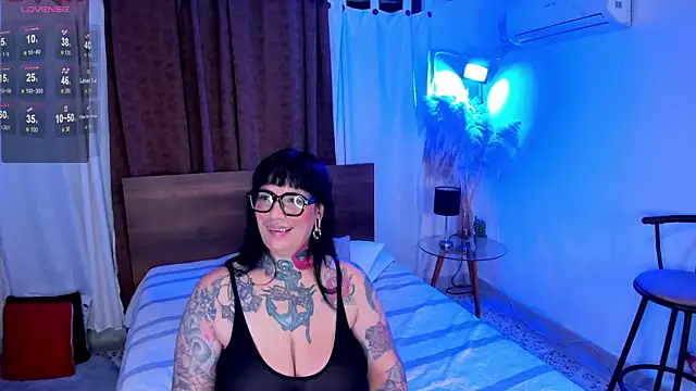 VampGirl1 online show from July 19, 1:37 pm