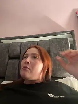 Snapshot of EmilyBarragan chatting on February 12, 1:52 am EmilyBarragan online show from February 12, 1:52 am