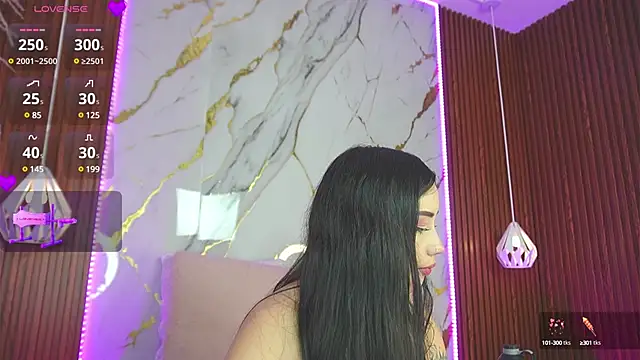 Snapshot of haylie_ chatting on January 22, 4:23 am haylie online show from January 22, 4:23 am