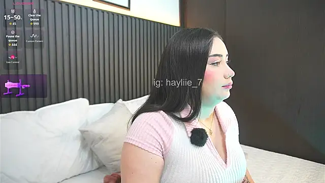 Snapshot of haylie_ chatting on June 14, 6:26 am haylie online show from June 14, 6:26 am