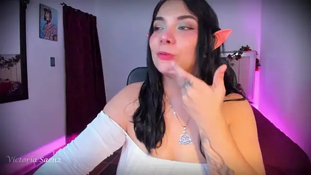 victoriaasaenz  online show from March 13, 12:39 am